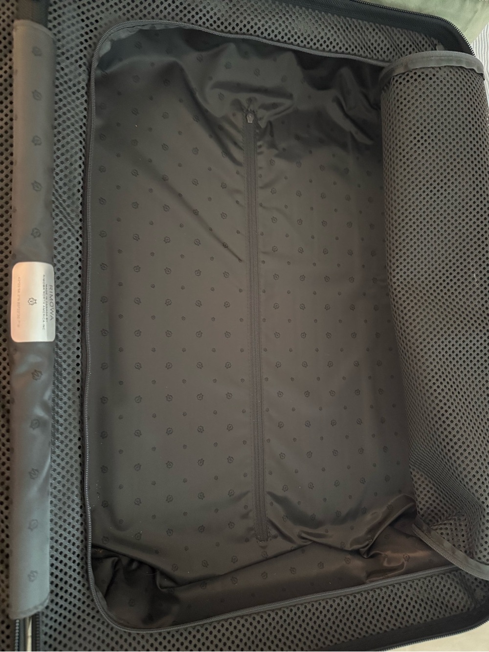 Rimowa essential lite carry on luggage - Picture 7 of 7